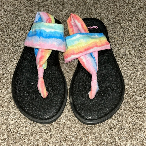 Sanuk Sandals - Picture 1 of 3